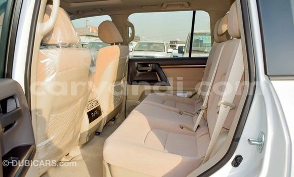 Acheter Import Voiture Toyota Land Cruiser Blanc à Import - Dubai, Zambie Acheter Import Voiture Toyota Land Cruiser Blanc à Import - Dubai, Zambie
