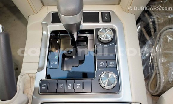 Acheter Import Voiture Toyota Land Cruiser Blanc à Import - Dubai, Zambie Acheter Import Voiture Toyota Land Cruiser Blanc à Import - Dubai, Zambie