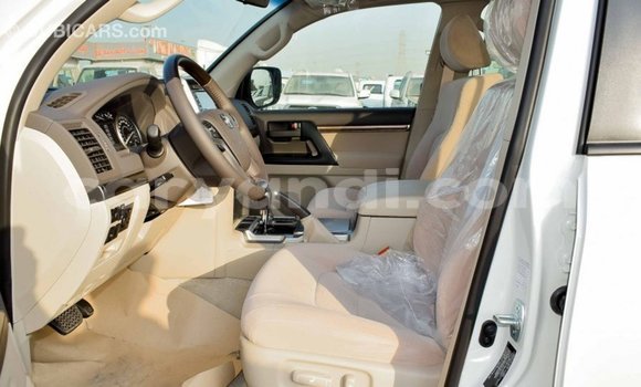 Acheter Import Voiture Toyota Land Cruiser Blanc à Import - Dubai, Zambie Acheter Import Voiture Toyota Land Cruiser Blanc à Import - Dubai, Zambie