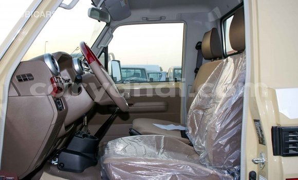 Acheter Import Voiture Toyota Land Cruiser Beige à Import - Dubai, Zambie Acheter Import Voiture Toyota Land Cruiser Beige à Import - Dubai, Zambie
