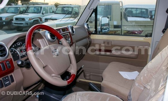 Acheter Import Voiture Toyota Land Cruiser Beige à Import - Dubai, Zambie Acheter Import Voiture Toyota Land Cruiser Beige à Import - Dubai, Zambie