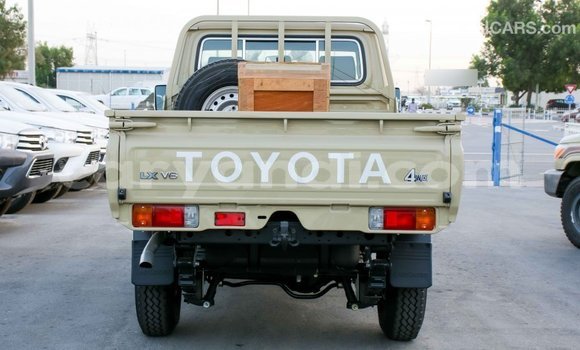 Acheter Import Voiture Toyota Land Cruiser Beige à Import - Dubai, Zambie Acheter Import Voiture Toyota Land Cruiser Beige à Import - Dubai, Zambie