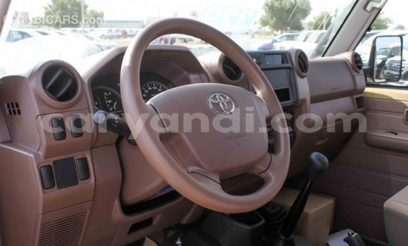 Acheter Import Voiture Toyota Land Cruiser Beige à Import - Dubai, Zambie Acheter Import Voiture Toyota Land Cruiser Beige à Import - Dubai, Zambie