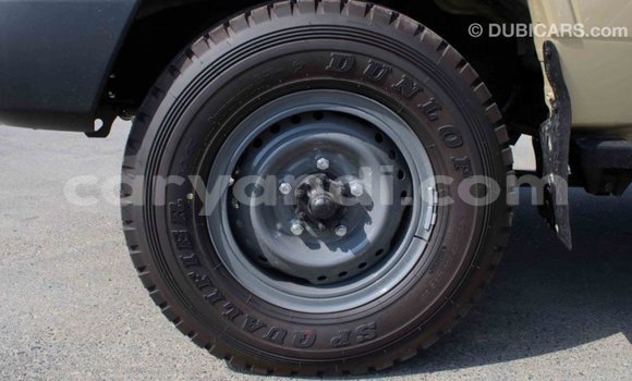 Acheter Import Voiture Toyota Land Cruiser Beige à Import - Dubai, Zambie Acheter Import Voiture Toyota Land Cruiser Beige à Import - Dubai, Zambie