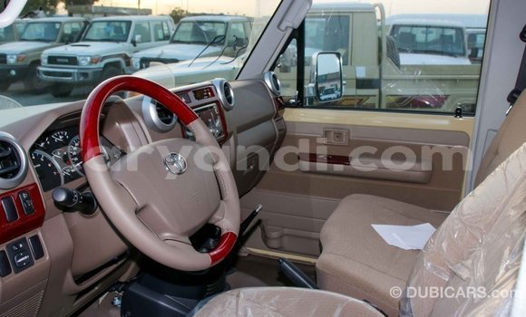 Acheter Import Voiture Toyota Land Cruiser Beige à Import - Dubai, Zambie Acheter Import Voiture Toyota Land Cruiser Beige à Import - Dubai, Zambie