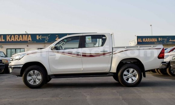 Acheter Import Voiture Toyota Hilux Blanc à Import - Dubai, Zambie Acheter Import Voiture Toyota Hilux Blanc à Import - Dubai, Zambie