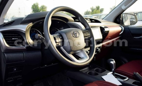 Acheter Import Voiture Toyota Hilux Blanc à Import - Dubai, Zambie Acheter Import Voiture Toyota Hilux Blanc à Import - Dubai, Zambie
