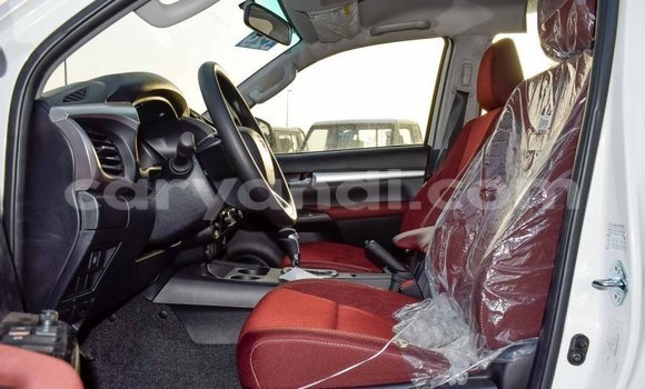 Acheter Import Voiture Toyota Hilux Blanc à Import - Dubai, Zambie Acheter Import Voiture Toyota Hilux Blanc à Import - Dubai, Zambie
