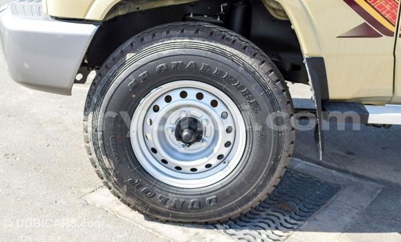 Acheter Import Voiture Toyota Land Cruiser Beige à Import - Dubai, Zambie Acheter Import Voiture Toyota Land Cruiser Beige à Import - Dubai, Zambie