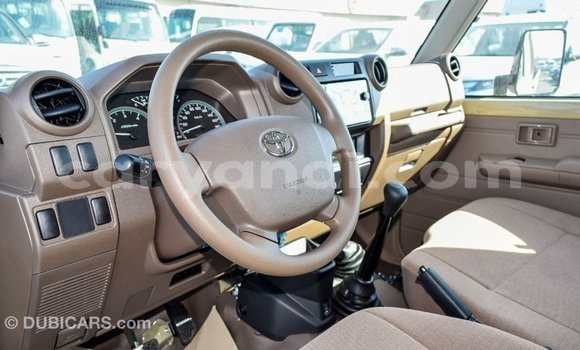 Acheter Import Voiture Toyota Land Cruiser Beige à Import - Dubai, Zambie Acheter Import Voiture Toyota Land Cruiser Beige à Import - Dubai, Zambie