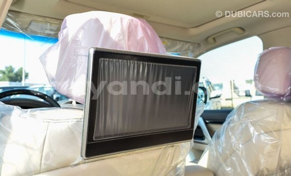 Acheter Import Voiture Toyota Land Cruiser Blanc à Import - Dubai, Zambie Acheter Import Voiture Toyota Land Cruiser Blanc à Import - Dubai, Zambie