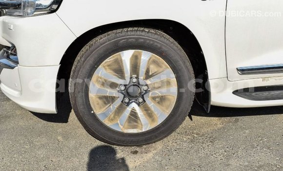 Acheter Import Voiture Toyota Land Cruiser Blanc à Import - Dubai, Zambie Acheter Import Voiture Toyota Land Cruiser Blanc à Import - Dubai, Zambie