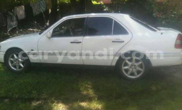 Acheter Occasion Voiture Mercedes‒Benz C–Class Blanc à Chipata, Zambie Acheter Occasion Voiture Mercedes‒Benz C–Class Blanc à Chipata, Zambie