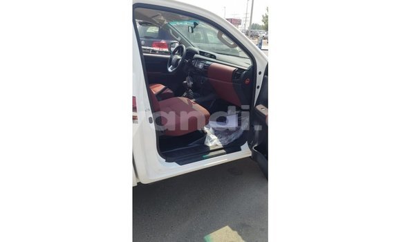 Acheter Import Voiture Toyota Hilux Blanc à Import - Dubai, Zambie Acheter Import Voiture Toyota Hilux Blanc à Import - Dubai, Zambie