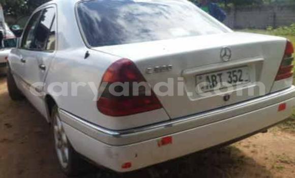 Acheter Occasion Voiture Mercedes‒Benz C–Class Blanc à Chipata, Zambie Acheter Occasion Voiture Mercedes‒Benz C–Class Blanc à Chipata, Zambie