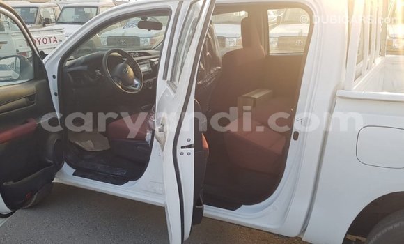 Acheter Import Voiture Toyota Hilux Blanc à Import - Dubai, Zambie Acheter Import Voiture Toyota Hilux Blanc à Import - Dubai, Zambie