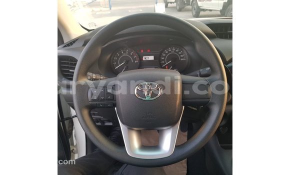 Acheter Import Voiture Toyota Hilux Blanc à Import - Dubai, Zambie Acheter Import Voiture Toyota Hilux Blanc à Import - Dubai, Zambie