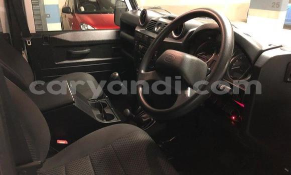 Acheter Occasion Voiture Land Rover Defender Blanc à Mazabuka, Du sud Acheter Occasion Voiture Land Rover Defender Blanc à Mazabuka, Du sud