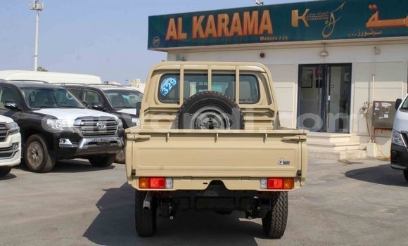 Acheter Import Voiture Toyota Land Cruiser Beige à Import - Dubai, Zambie Acheter Import Voiture Toyota Land Cruiser Beige à Import - Dubai, Zambie