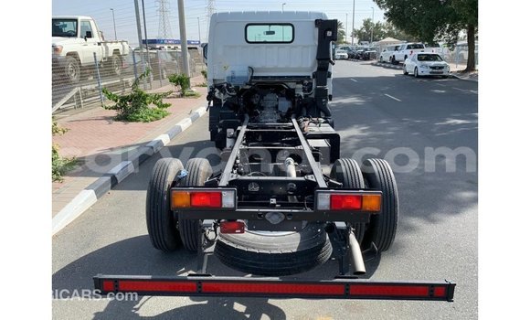 Acheter Import Utilitaire Mitsubishi Canter Blanc à Import - Dubai, Zambie Acheter Import Utilitaire Mitsubishi Canter Blanc à Import - Dubai, Zambie