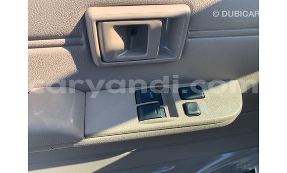 Acheter Import Utilitaire Mitsubishi Canter Blanc à Import - Dubai, Zambie Acheter Import Utilitaire Mitsubishi Canter Blanc à Import - Dubai, Zambie