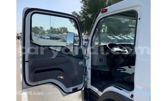 Acheter Import Utilitaire Mitsubishi Canter Blanc à Import - Dubai, Zambie Acheter Import Utilitaire Mitsubishi Canter Blanc à Import - Dubai, Zambie