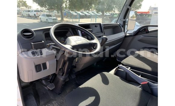 Acheter Import Utilitaire Mitsubishi Canter Blanc à Import - Dubai, Zambie Acheter Import Utilitaire Mitsubishi Canter Blanc à Import - Dubai, Zambie