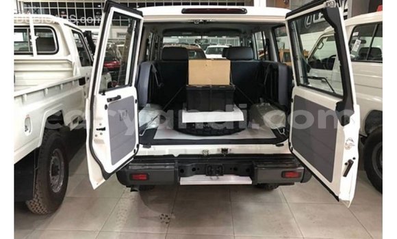 Buy Import Toyota Land Cruiser White Car in Import - Dubai in Zambia Buy Import Toyota Land Cruiser White Car in Import - Dubai in Zambia