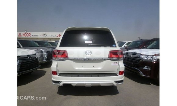 Nunua Imported Toyota Land Cruiser Nyeupe Gari ndani ya Import - Dubai nchini Zambia Nunua Imported Toyota Land Cruiser Nyeupe Gari ndani ya Import - Dubai nchini Zambia