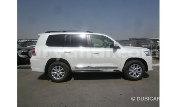 Nunua Imported Toyota Land Cruiser Nyeupe Gari ndani ya Import - Dubai nchini Zambia Nunua Imported Toyota Land Cruiser Nyeupe Gari ndani ya Import - Dubai nchini Zambia