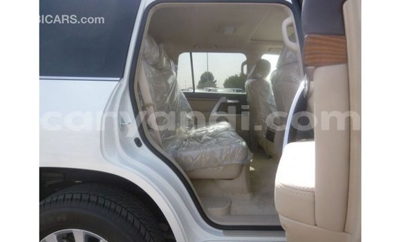 Nunua Imported Toyota Land Cruiser Nyeupe Gari ndani ya Import - Dubai nchini Zambia Nunua Imported Toyota Land Cruiser Nyeupe Gari ndani ya Import - Dubai nchini Zambia