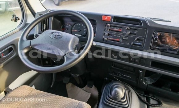 Acheter Import Voiture Toyota Coaster Blanc à Import - Dubai, Zambie Acheter Import Voiture Toyota Coaster Blanc à Import - Dubai, Zambie