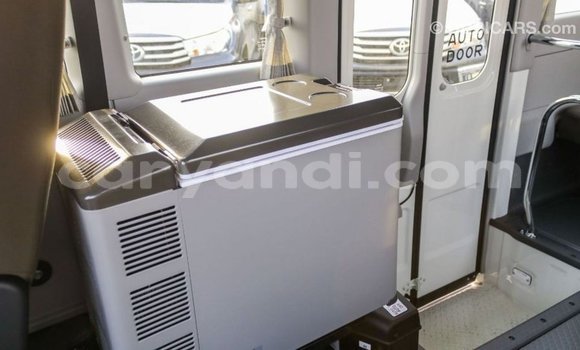 Acheter Import Voiture Toyota Coaster Blanc à Import - Dubai, Zambie Acheter Import Voiture Toyota Coaster Blanc à Import - Dubai, Zambie