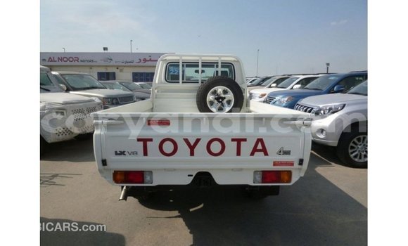 Tenga Imported Toyota Land Cruiser Chena Mota in Import - Dubai in Zambia Tenga Imported Toyota Land Cruiser Chena Mota in Import - Dubai in Zambia