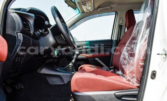 Acheter Import Voiture Toyota Hilux Blanc à Import - Dubai, Zambie Acheter Import Voiture Toyota Hilux Blanc à Import - Dubai, Zambie