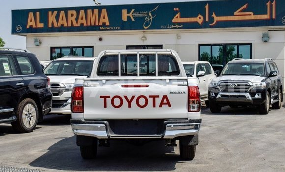 Acheter Import Voiture Toyota Hilux Blanc à Import - Dubai, Zambie Acheter Import Voiture Toyota Hilux Blanc à Import - Dubai, Zambie