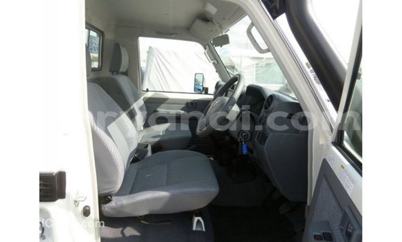 Buy Import Toyota Land Cruiser White Car in Import - Dubai in Zambia Buy Import Toyota Land Cruiser White Car in Import - Dubai in Zambia