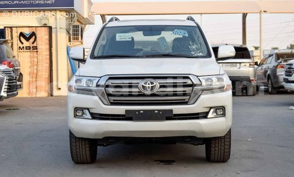 Acheter Import Voiture Toyota Land Cruiser Blanc à Import - Dubai, Zambie Acheter Import Voiture Toyota Land Cruiser Blanc à Import - Dubai, Zambie