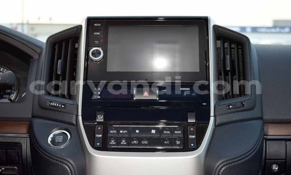 Acheter Import Voiture Toyota Land Cruiser Blanc à Import - Dubai, Zambie Acheter Import Voiture Toyota Land Cruiser Blanc à Import - Dubai, Zambie