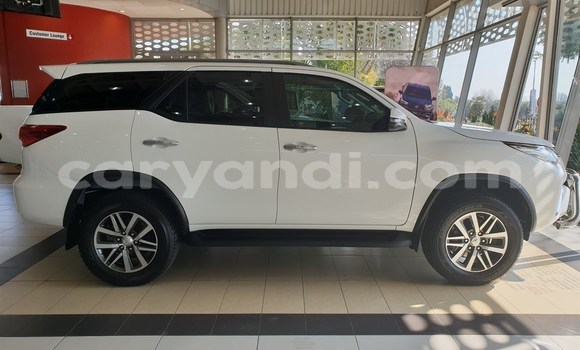 Nunua Ilio tumika Toyota Fortuner Nyeupe Gari ndani ya Livingstone nchini Zambia Nunua Ilio tumika Toyota Fortuner Nyeupe Gari ndani ya Livingstone nchini Zambia