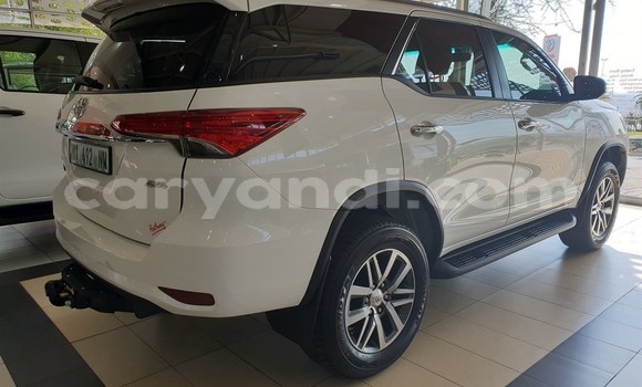 Nunua Ilio tumika Toyota Fortuner Nyeupe Gari ndani ya Livingstone nchini Zambia Nunua Ilio tumika Toyota Fortuner Nyeupe Gari ndani ya Livingstone nchini Zambia