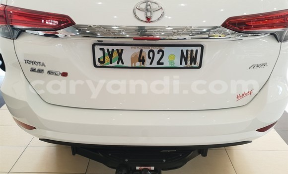 Nunua Ilio tumika Toyota Fortuner Nyeupe Gari ndani ya Livingstone nchini Zambia Nunua Ilio tumika Toyota Fortuner Nyeupe Gari ndani ya Livingstone nchini Zambia