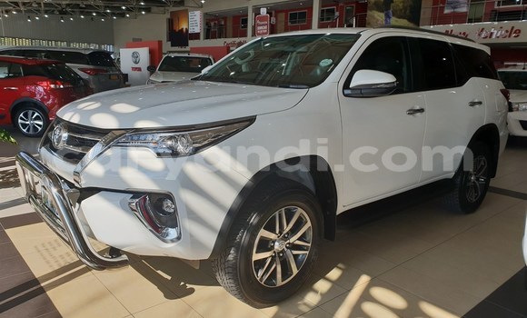 Nunua Ilio tumika Toyota Fortuner Nyeupe Gari ndani ya Livingstone nchini Zambia Nunua Ilio tumika Toyota Fortuner Nyeupe Gari ndani ya Livingstone nchini Zambia