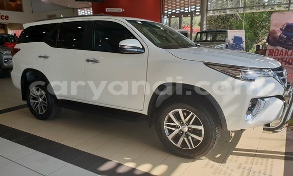 Nunua Ilio tumika Toyota Fortuner Nyeupe Gari ndani ya Livingstone nchini Zambia Nunua Ilio tumika Toyota Fortuner Nyeupe Gari ndani ya Livingstone nchini Zambia