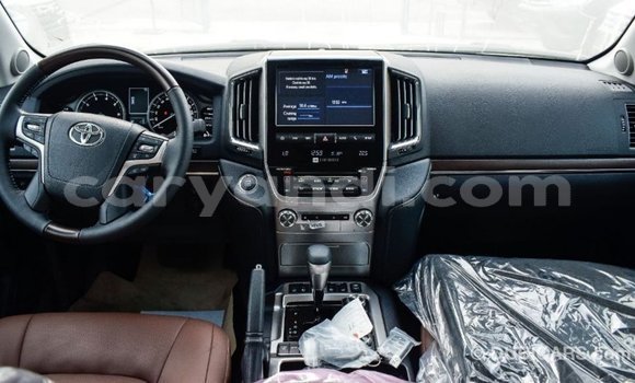 Tenga Imported Toyota Land Cruiser Chena Mota in Import - Dubai in Zambia Tenga Imported Toyota Land Cruiser Chena Mota in Import - Dubai in Zambia