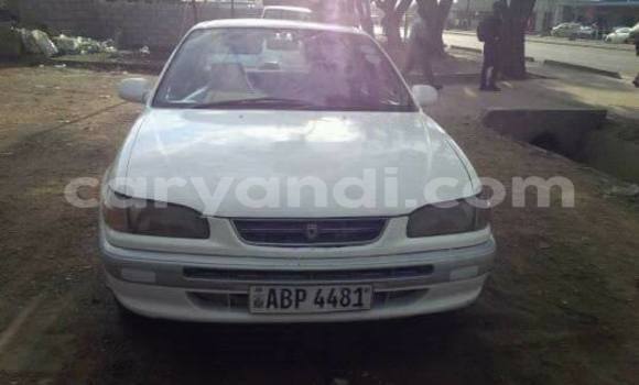 Nunua Ilio tumika Toyota Corolla Nyeupe Gari ndani ya Chipata nchini Zambia Nunua Ilio tumika Toyota Corolla Nyeupe Gari ndani ya Chipata nchini Zambia