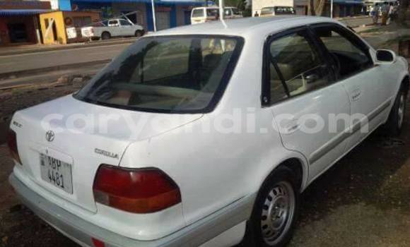 Nunua Ilio tumika Toyota Corolla Nyeupe Gari ndani ya Chipata nchini Zambia Nunua Ilio tumika Toyota Corolla Nyeupe Gari ndani ya Chipata nchini Zambia