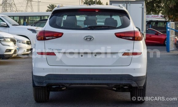 Nunua Imported Hyundai Tucson Nyeupe Gari ndani ya Import - Dubai nchini Zambia Nunua Imported Hyundai Tucson Nyeupe Gari ndani ya Import - Dubai nchini Zambia