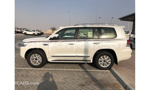 Acheter Import Voiture Toyota Land Cruiser Blanc à Import - Dubai, Zambie Acheter Import Voiture Toyota Land Cruiser Blanc à Import - Dubai, Zambie