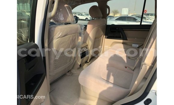 Acheter Import Voiture Toyota Land Cruiser Blanc à Import - Dubai, Zambie Acheter Import Voiture Toyota Land Cruiser Blanc à Import - Dubai, Zambie